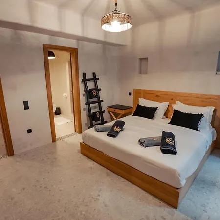 Villa Sapphire Black *